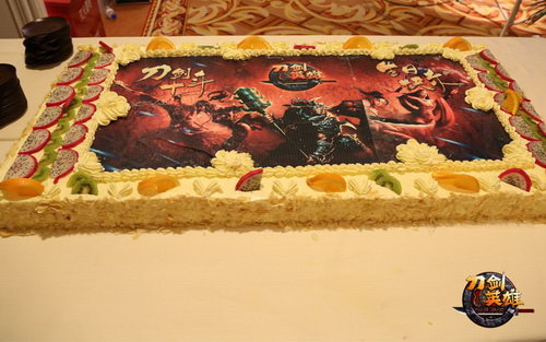 超赞超大的刀剑特制蛋糕